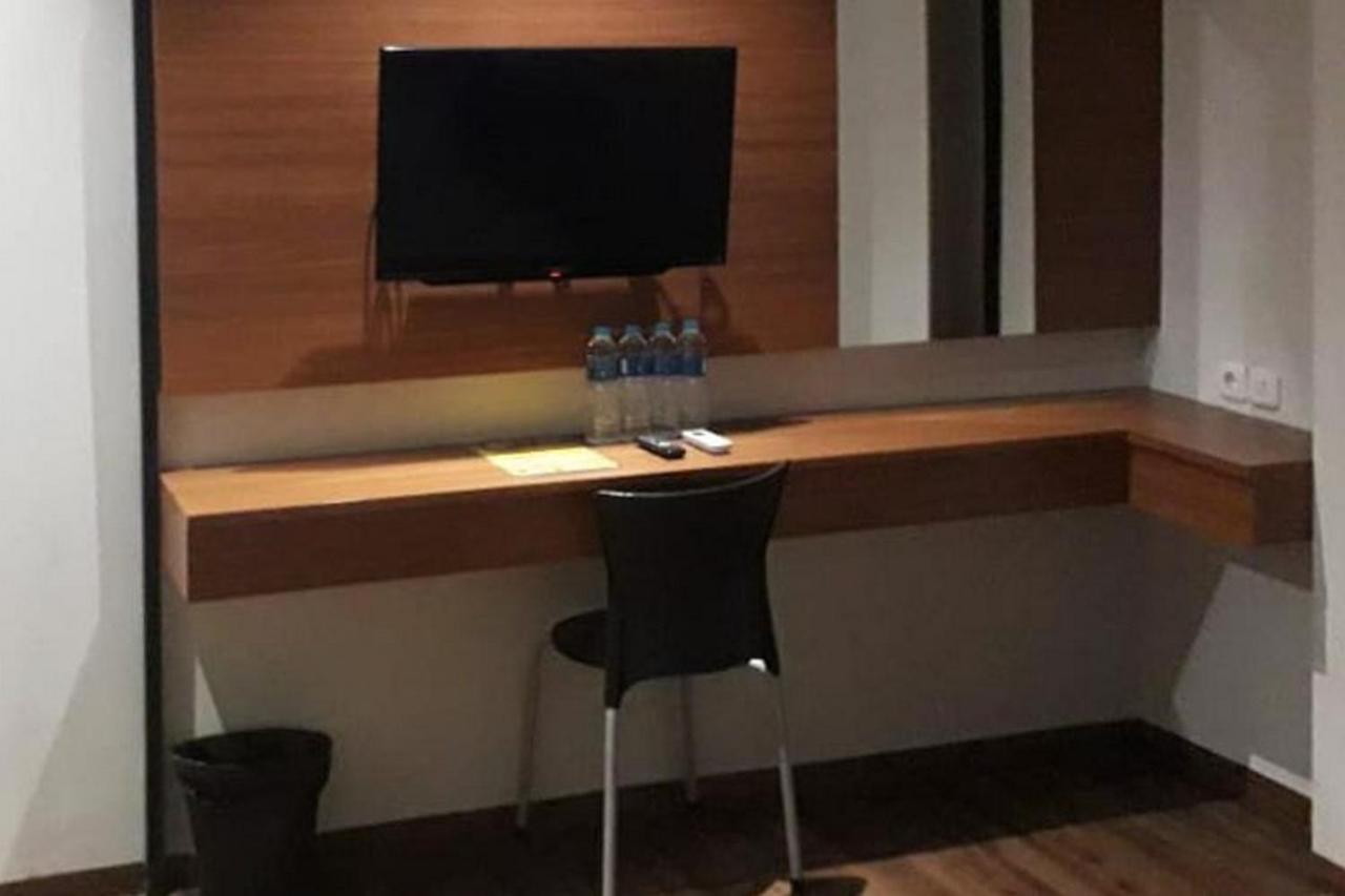 Reddoorz Plus @ Doorman Guest House Bandung Bagian luar foto
