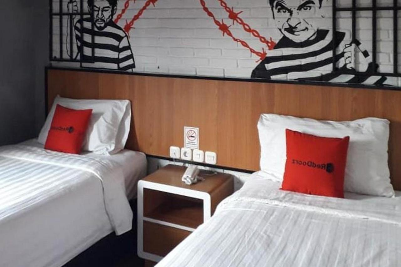 Reddoorz Plus @ Doorman Guest House Bandung Bagian luar foto