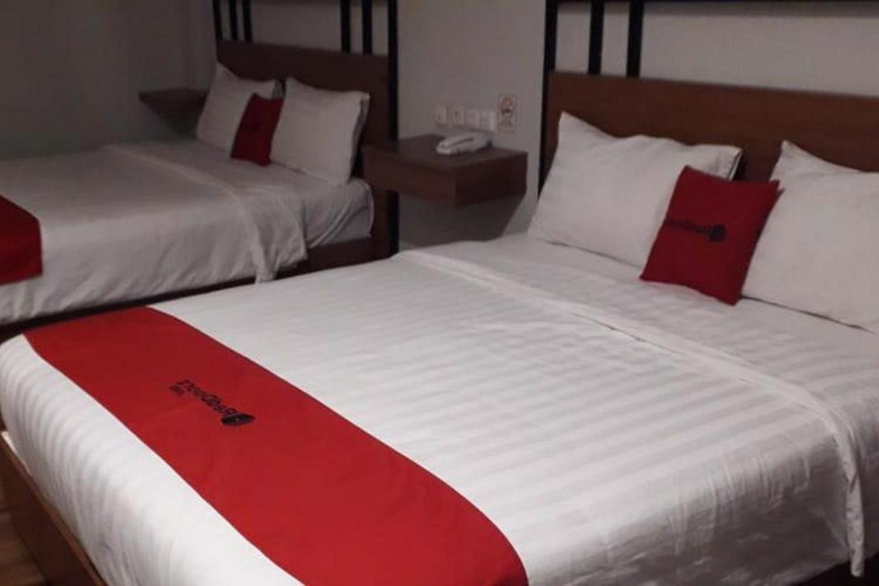 Reddoorz Plus @ Doorman Guest House Bandung Bagian luar foto