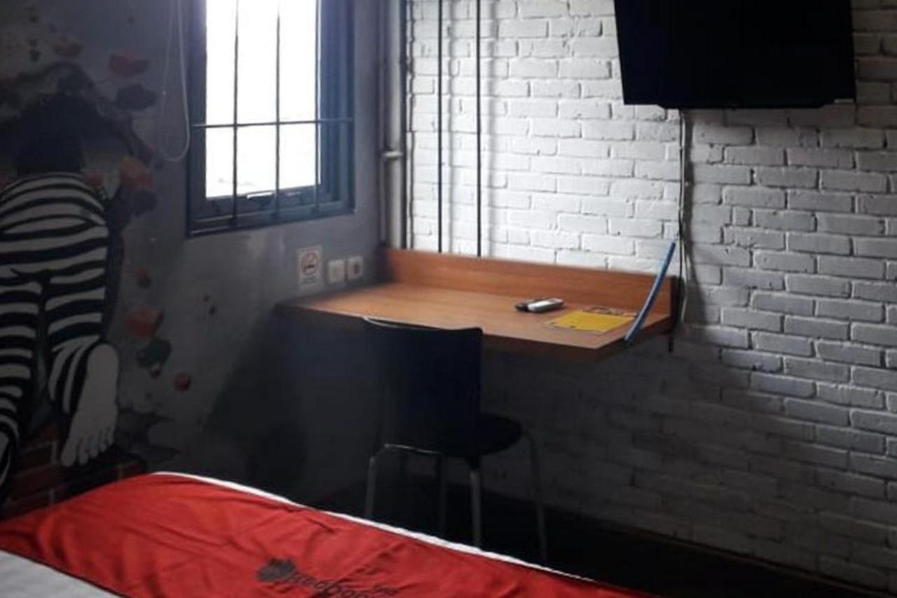 Reddoorz Plus @ Doorman Guest House Bandung Bagian luar foto
